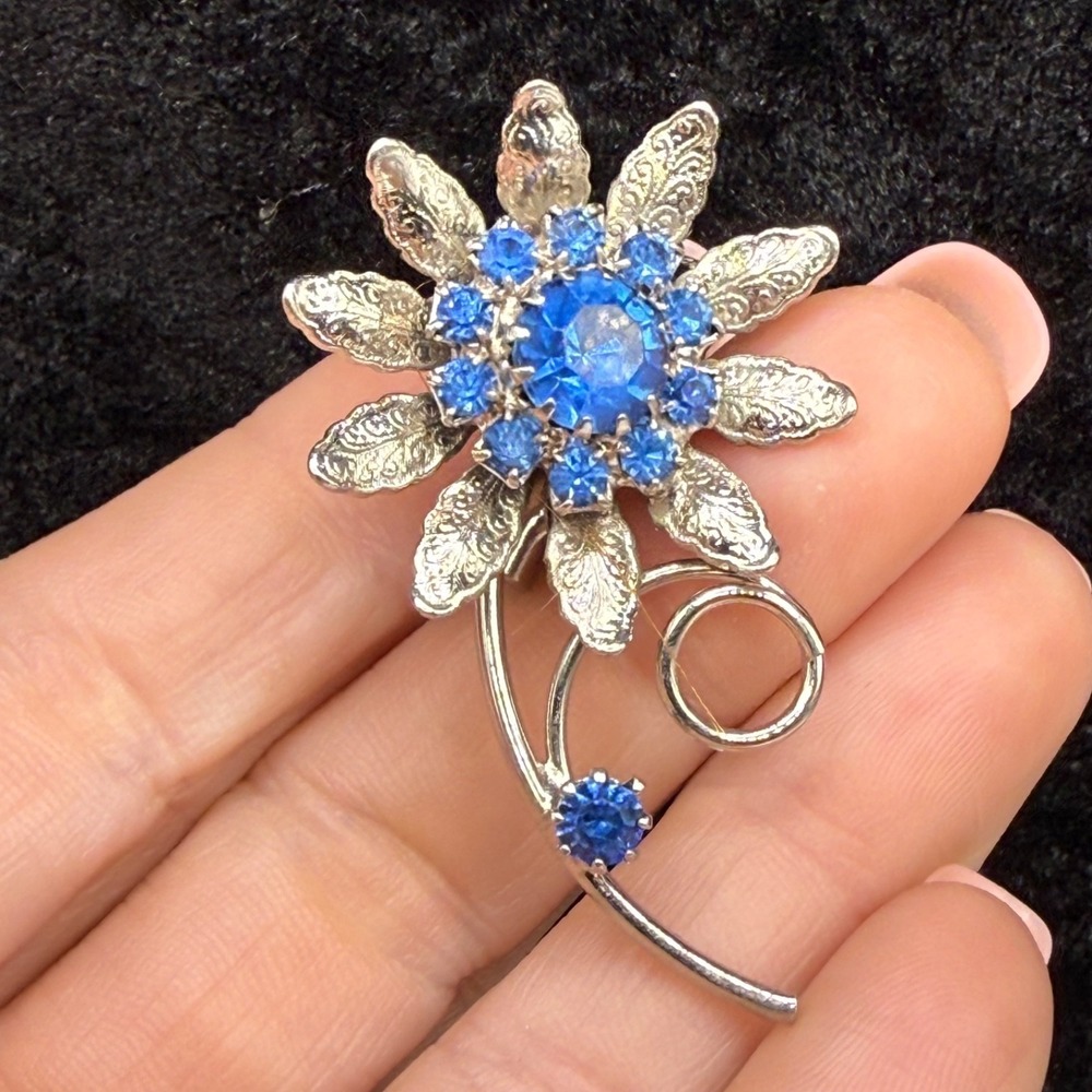 Vintage Estate Brooch Blue Rhinestone‎ Flower Silver Tone Floral Pin